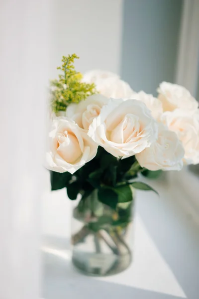 Bouquet of white pastel roses — Stock Photo, Image