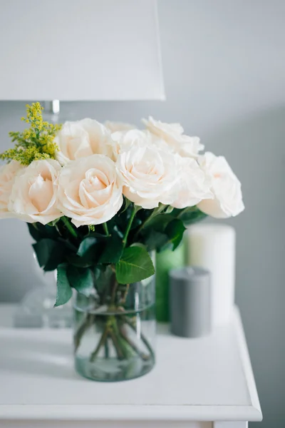 Buquê de rosas brancas pastel — Fotografia de Stock