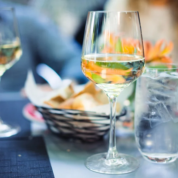 Glass of white wine outdoors — Stock Photo, Image