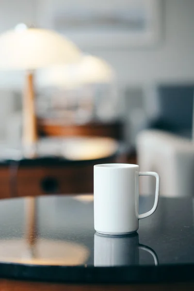Secangkir kopi di kafe lounge — Stok Foto
