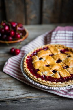 Ev yapımı vişneli turta