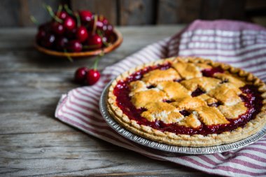 Ev yapımı vişneli turta