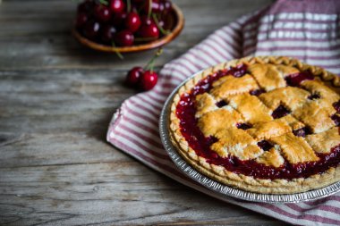 Ev yapımı vişneli turta