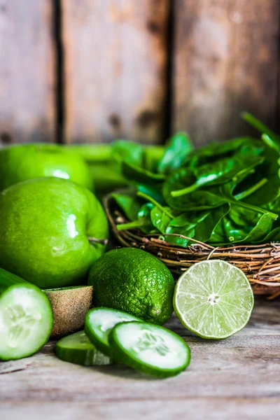 Mischung aus grünem Obst und Gemüse — Stockfoto