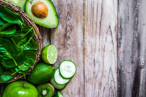 Mischung aus grünem Obst und Gemüse — Stockfoto