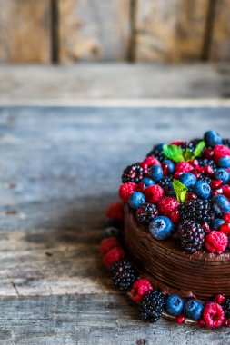 Çilekli çikolatalı pasta. 