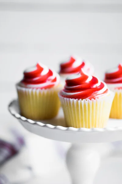 Jordgubb och vanilj muffins — Stockfoto