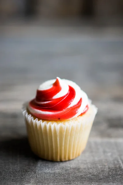 Jordgubb och vanilj cupcake — Stockfoto