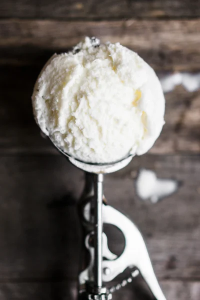 Scoop di gelato alla vaniglia — Foto Stock