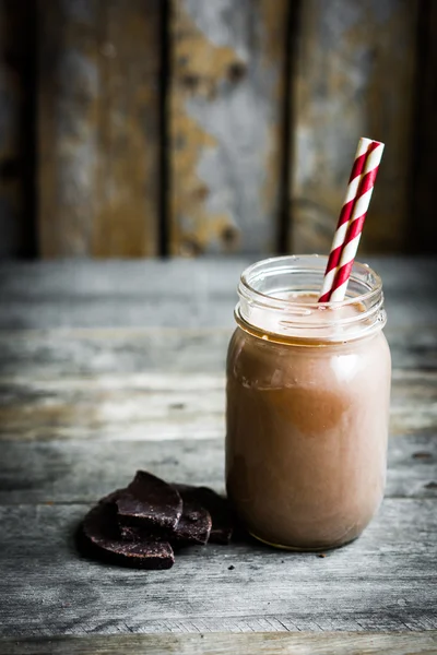 Schokoladenmilch im Glas — Stockfoto
