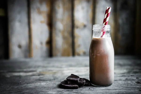 Schokoladenmilch im Glas — Stockfoto