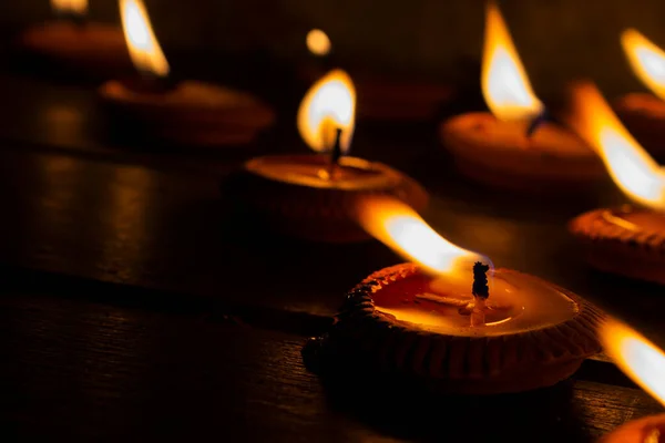Ανάψτε Ένα Κερί Στο Πάτωμα Έννοια Του Πένθους Των Νεκρών — Φωτογραφία Αρχείου