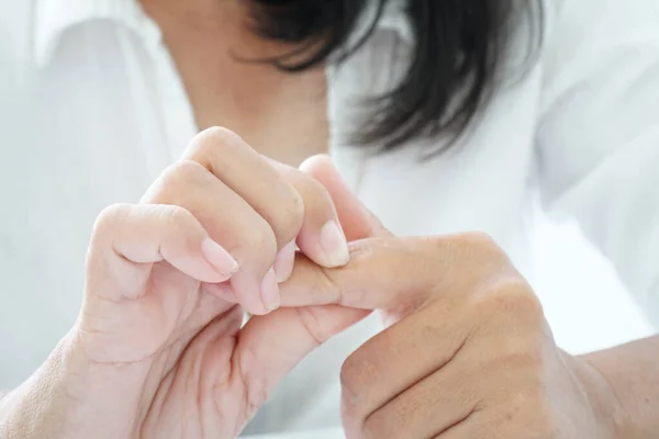 Mujer Asiática Bloqueo Dedos Dolor Concepto Médico — Foto de Stock