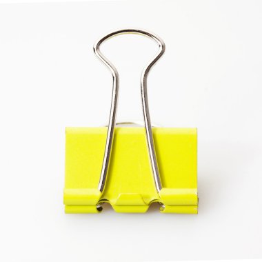 Kağıt atacı beyaz arkaplanda izole edildi