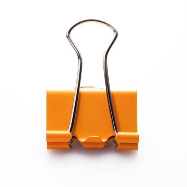 Kağıt atacı beyaz arkaplanda izole edildi