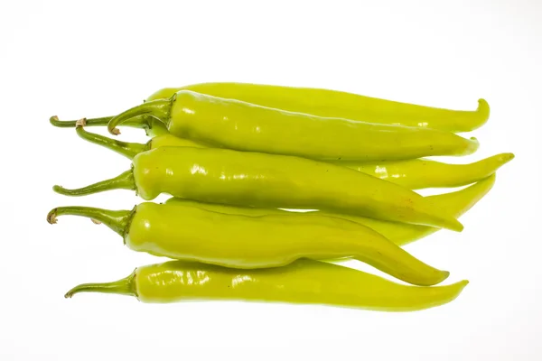 Zöld chili paprika izolált fehér háttér. — Stock Fotó
