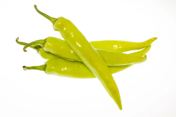 Grønn chili-paprika isolert på hvit bakgrunn. – stockfoto