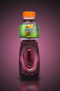 Tayland, bangkok - 3 Temmuz, fotoğraf üzüm bir gatorade şişe. GA