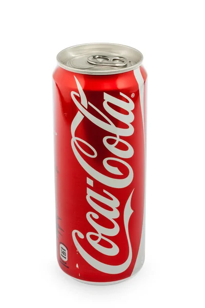 Thaimaa, Bangkok - 24. toukokuuta 2014: coca cola tölkki valkoisella backgro — kuvapankkivalokuva