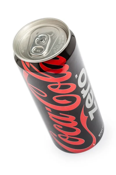 タイ ・ バンコク - 2014 年 5 月 22 日: コカ ・ コーラの缶ホワイト backgro — ストック写真