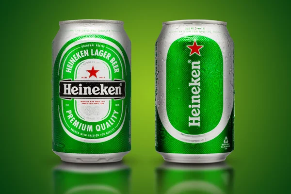 Tailandia, Bangkok - 3 de julio, Heineken Lager Beer es el buque insignia —  Fotos de Stock