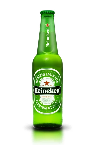 Tailandia, Bangkok - 3 de julio, Heineken Lager Beer es el buque insignia — Foto de Stock