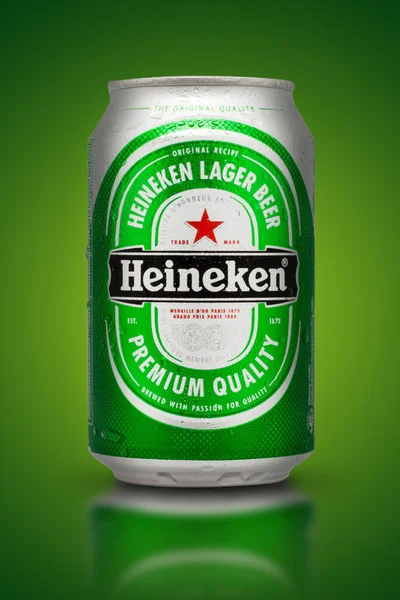 Tailandia, Bangkok - 3 de julio, Heineken Lager Beer es el buque insignia —  Fotos de Stock