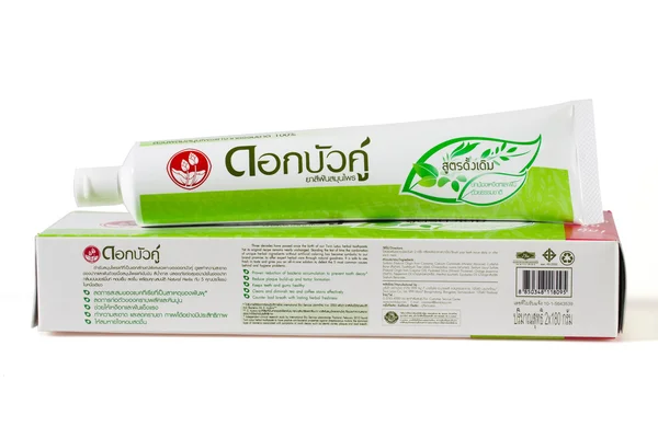 Bangkok, Thailand - July 22, 2014: Twin Lotus toothpaste brand o — Stock Photo, Image