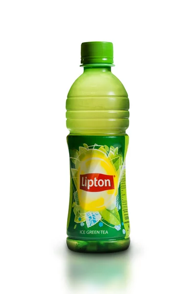 Tailândia, Bangkok - 23 de julho, Lipton Ice Tea bebida em uma garrafa é — Fotografia de Stock