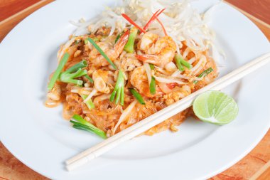 Tay gıda tarzı, tavada kızartılmış pirinç noodle (pad Tay)