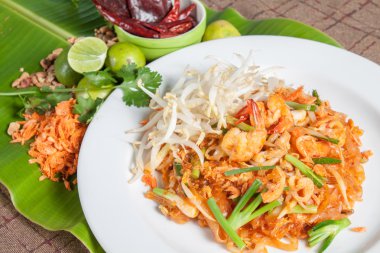 Tay gıda tarzı, tavada kızartılmış pirinç noodle (pad Tay)