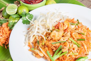 Tay gıda tarzı, tavada kızartılmış pirinç noodle (pad Tay)