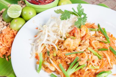 Tay gıda tarzı, tavada kızartılmış pirinç noodle (pad Tay)