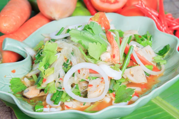 Тайська кухня стилі: морепродукти гострий салат — стокове фото
