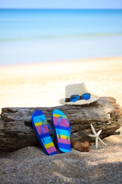 Terlik ve yıldız balık ile yaz hasır şapka