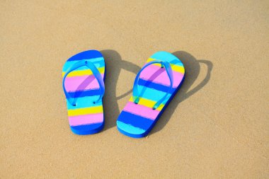 Terlik ve yıldız balık ile yaz hasır şapka