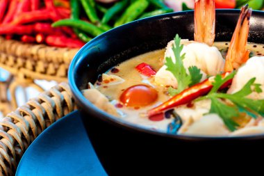 Tom Yum Goong - Tay sıcak ve baharatlı çorba karidesli - Tayland Mutfağı