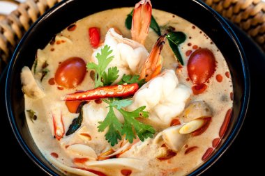 Tom Yum Goong - Tay sıcak ve baharatlı çorba karidesli - Tayland Mutfağı