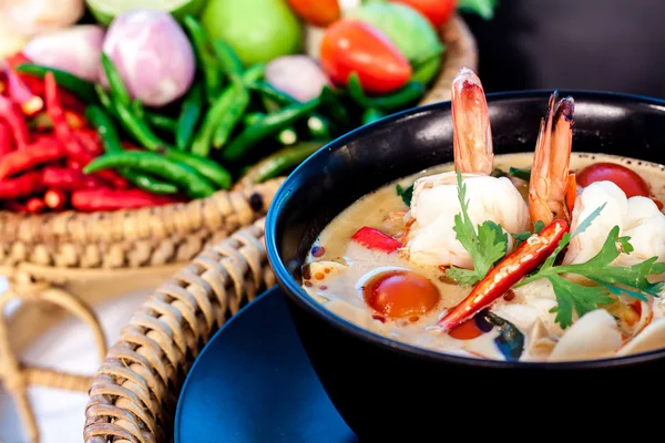 Tom Yum Goong - Tay sıcak ve baharatlı çorba karidesli - Tayland Mutfağı