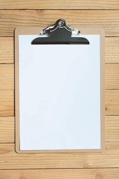 Clipboard mit Taschenrechner auf Holz-Hintergrund — Stockfoto