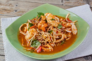 çıtır balık maw baharatlı salatası