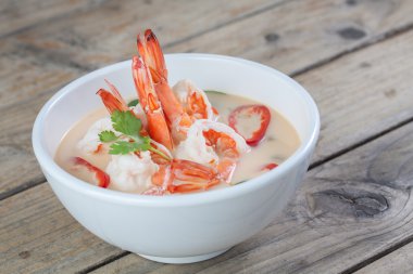 Hindistan cevizi sütü ve havlıcan Tay gıda karides