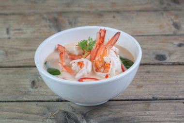 Hindistan cevizi sütü ve havlıcan Tay gıda karides