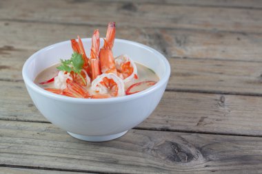 Hindistan cevizi sütü ve havlıcan Tay gıda karides