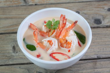 Hindistan cevizi sütü ve havlıcan Tay gıda karides