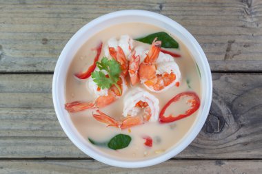 Hindistan cevizi sütü ve havlıcan Tay gıda karides