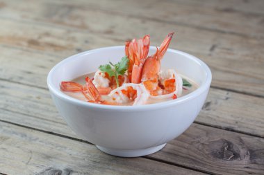 Hindistan cevizi sütü ve havlıcan Tay gıda karides