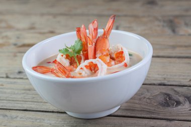 Hindistan cevizi sütü ve havlıcan Tay gıda karides