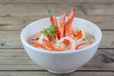 Hindistan cevizi sütü ve havlıcan Tay gıda karides