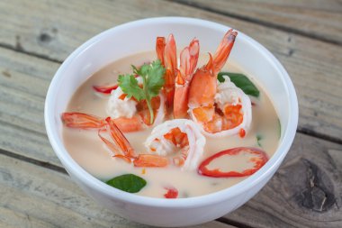 Hindistan cevizi sütü ve havlıcan Tay gıda karides